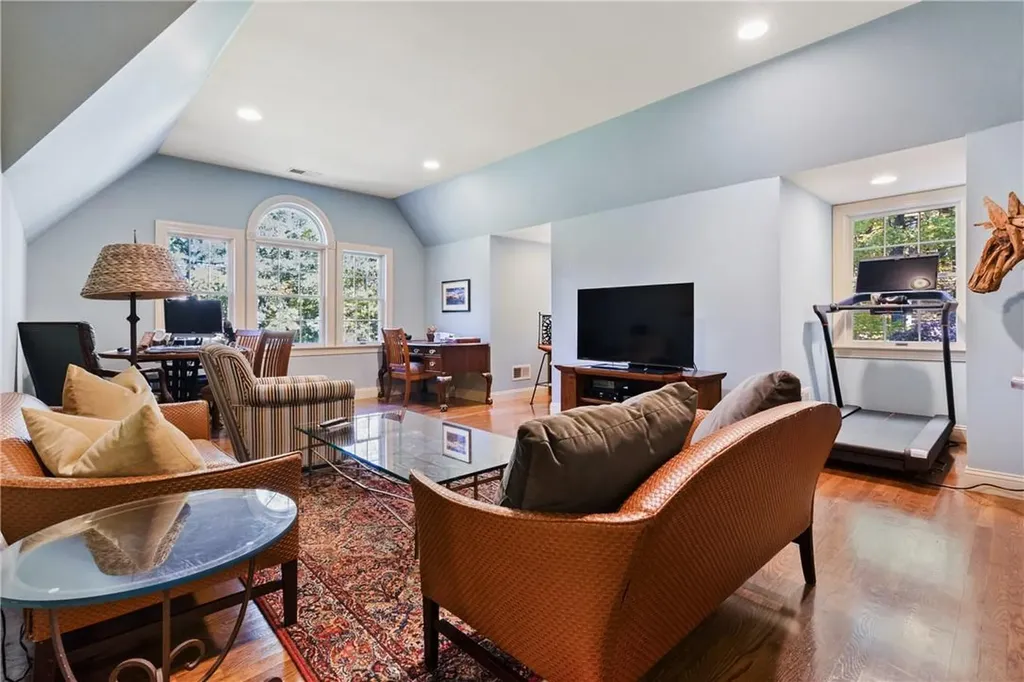 25 Spring House Road Pound Ridge NY 10576