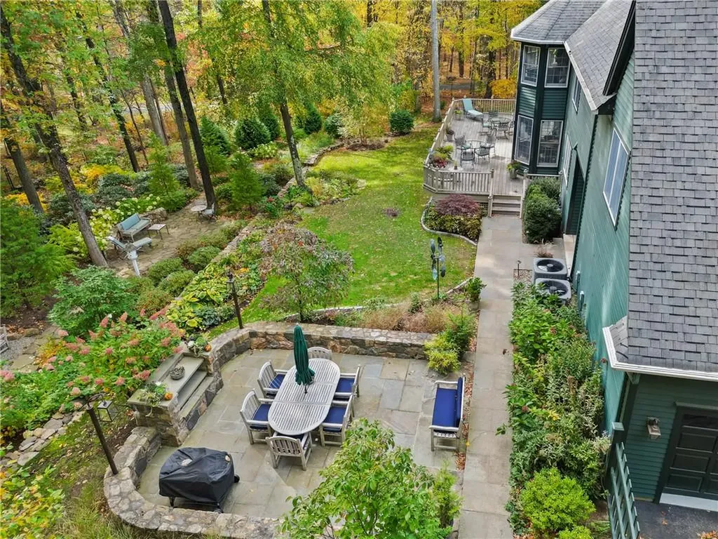25 Spring House Road Pound Ridge NY 10576