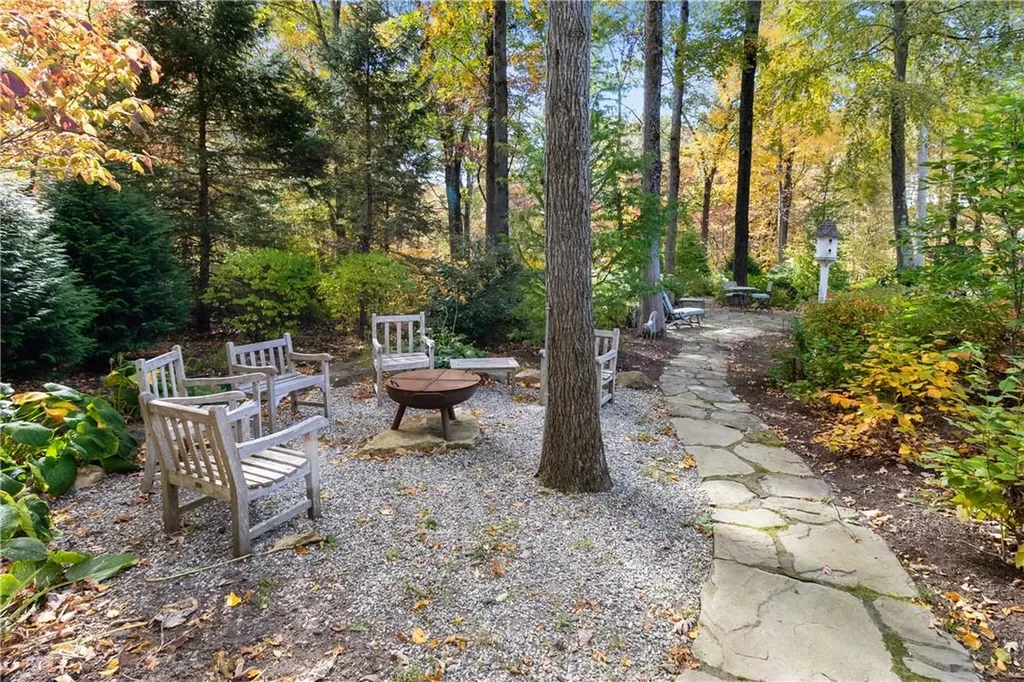 25 Spring House Road Pound Ridge NY 10576