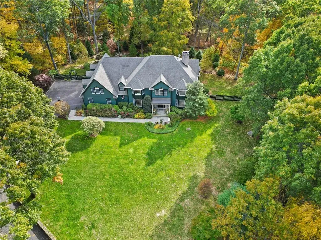 25 Spring House Road Pound Ridge NY 10576