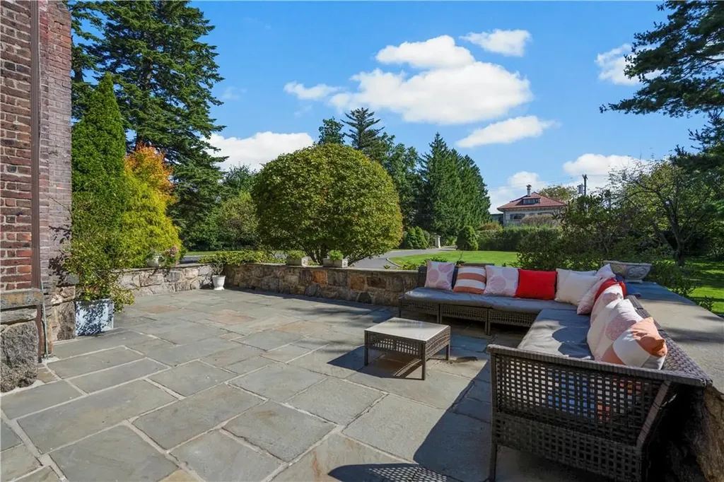 8 Pryer Lane Larchmont NY 10538