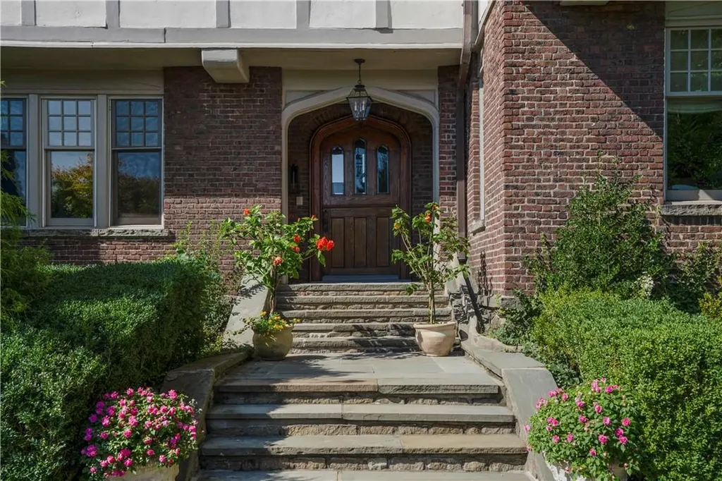 8 Pryer Lane Larchmont NY 10538