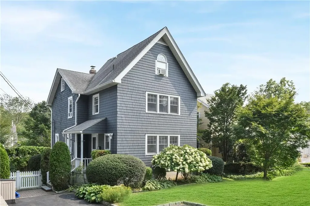 58 Holly Place Larchmont NY 10538