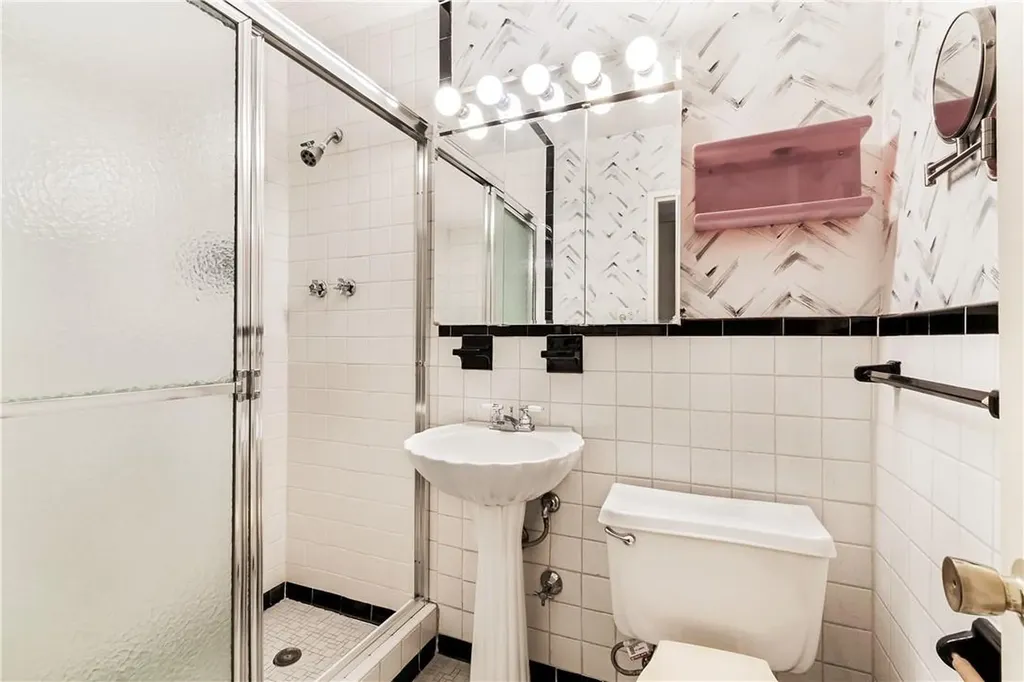 3935 Blackstone Avenue Bronx NY 10471