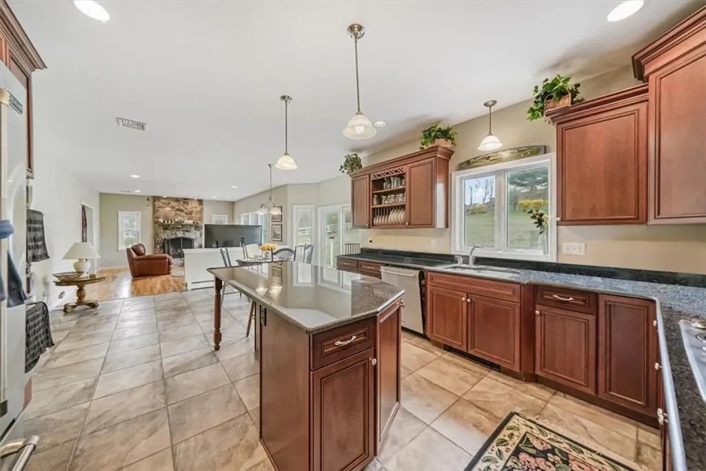44 Kings Lane Slate Hill NY 10973
