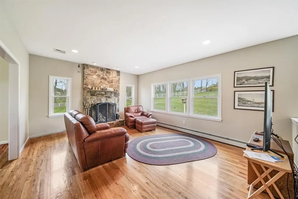 44 Kings Lane Slate Hill NY 10973