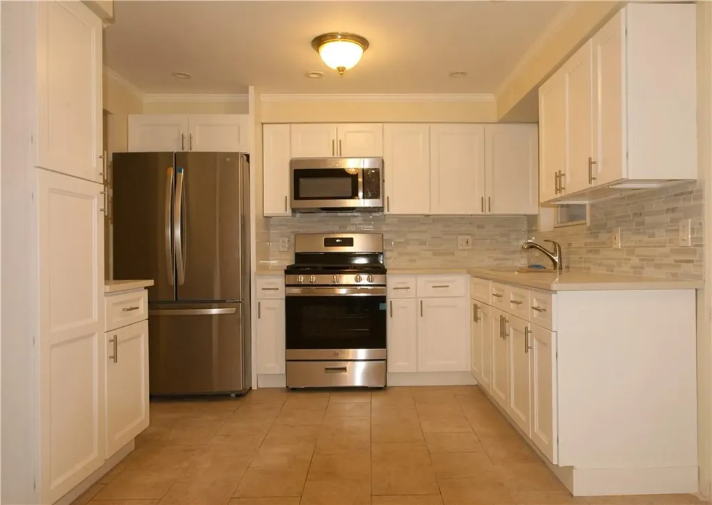 1051 E 213th Street Bronx NY 10469