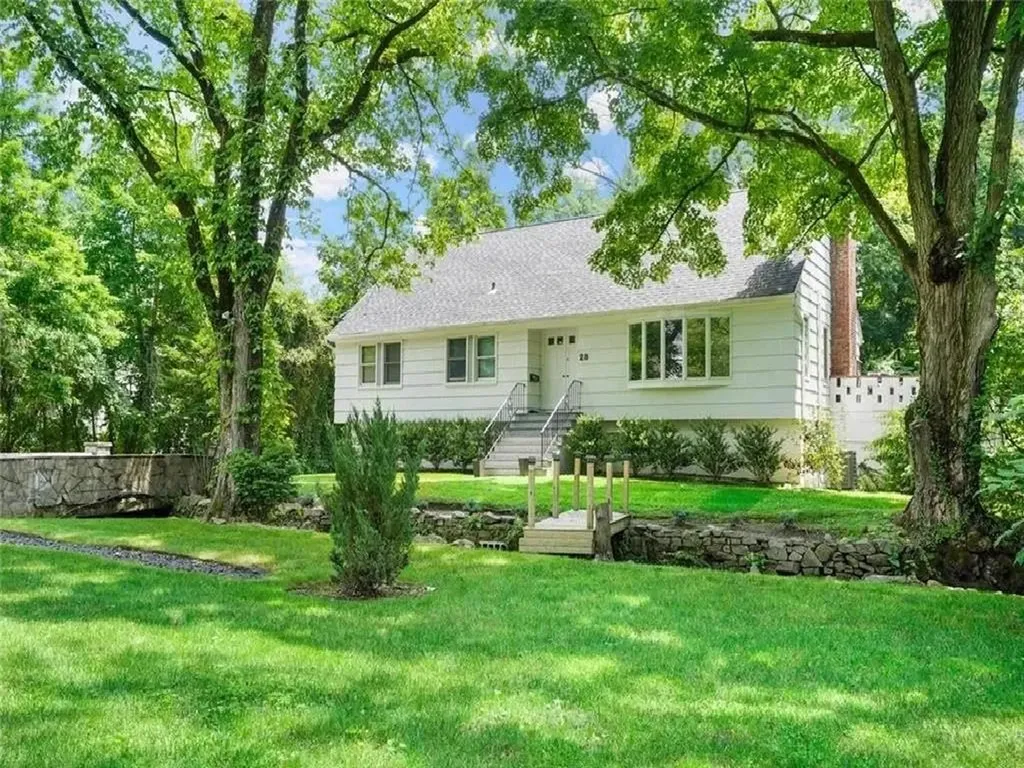28 Brookby Road Scarsdale NY 10583