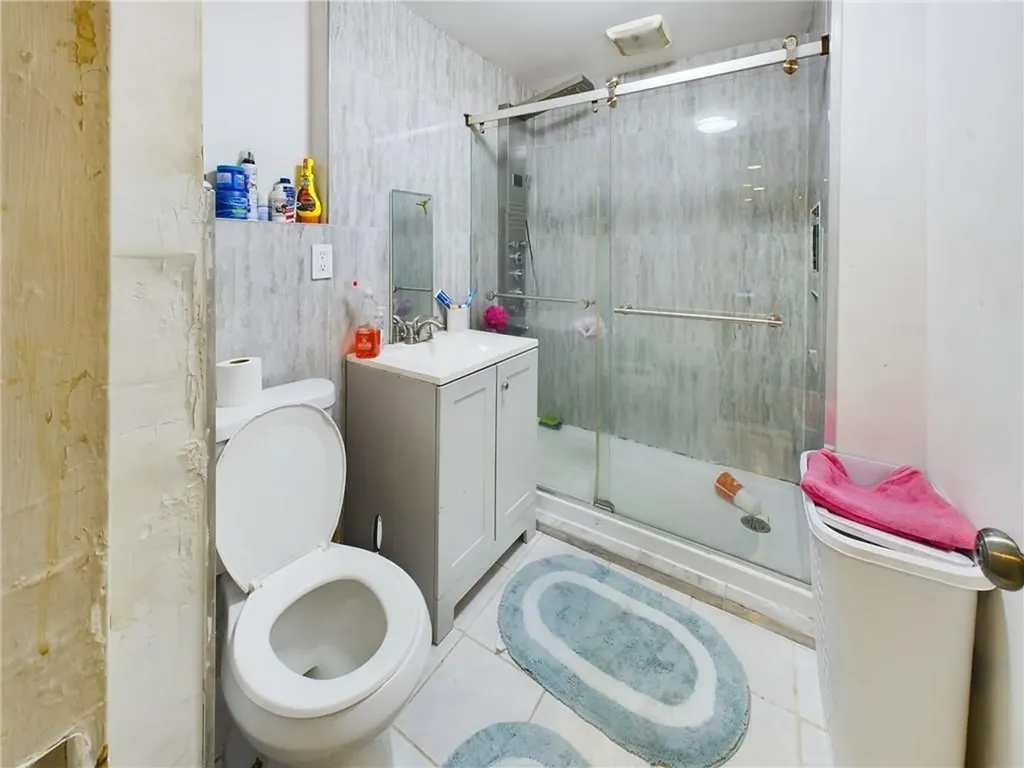2553 Radcliff Avenue Bronx NY 10469