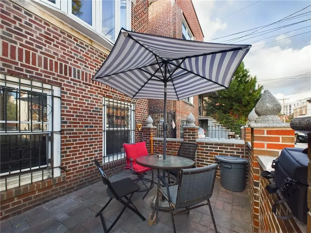 2553 Radcliff Avenue Bronx NY 10469