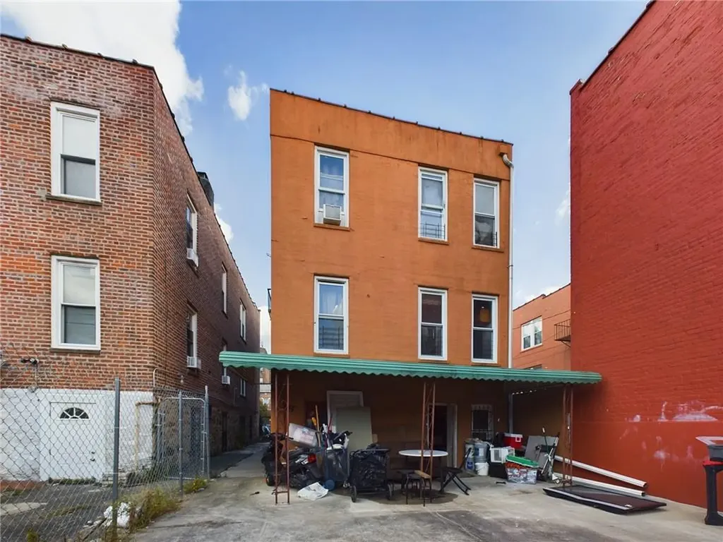 2553 Radcliff Avenue Bronx NY 10469