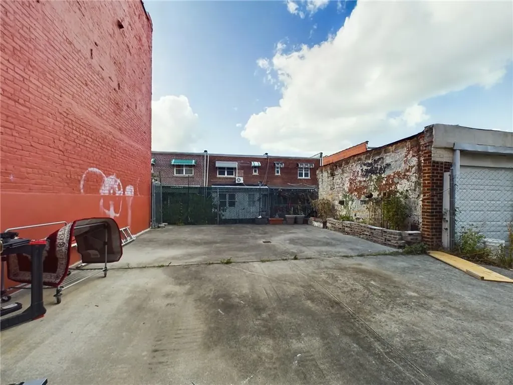 2553 Radcliff Avenue Bronx NY 10469