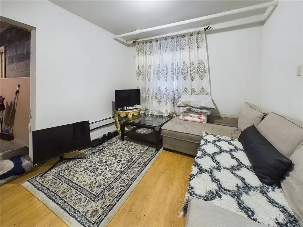 2553 Radcliff Avenue Bronx NY 10469