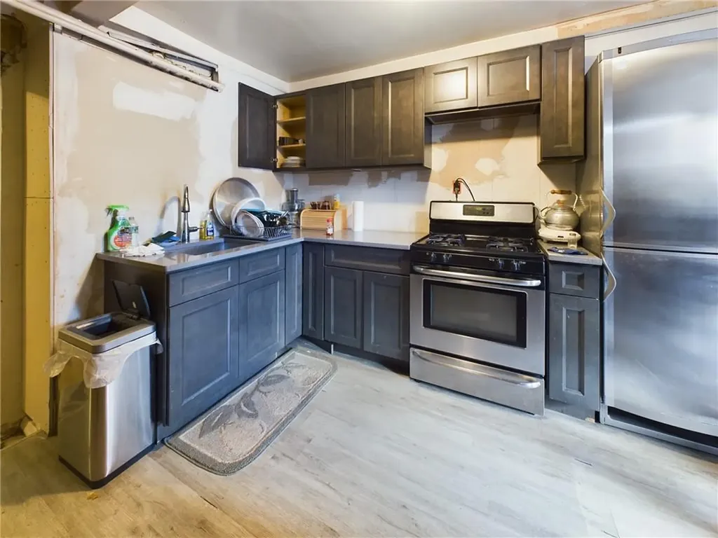2553 Radcliff Avenue Bronx NY 10469