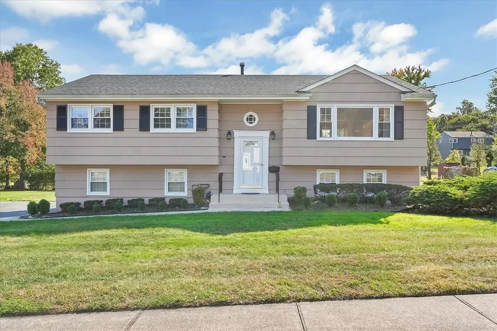 34 Lenape Road Pearl River NY 10965