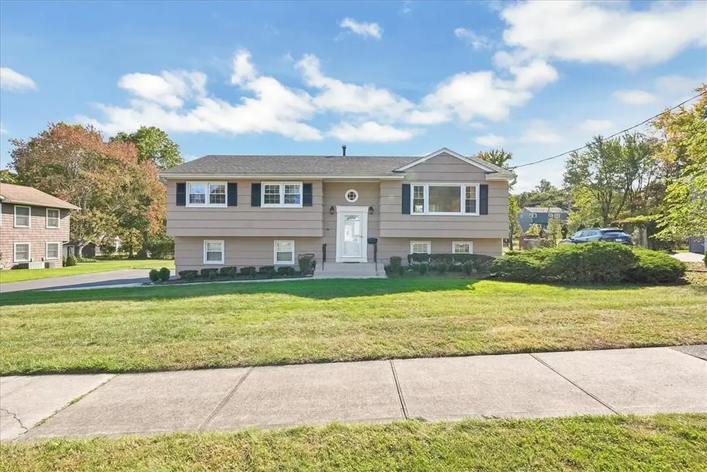 34 Lenape Road Pearl River NY 10965