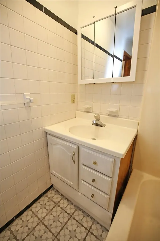25 Old Post Road Newburgh NY 12550