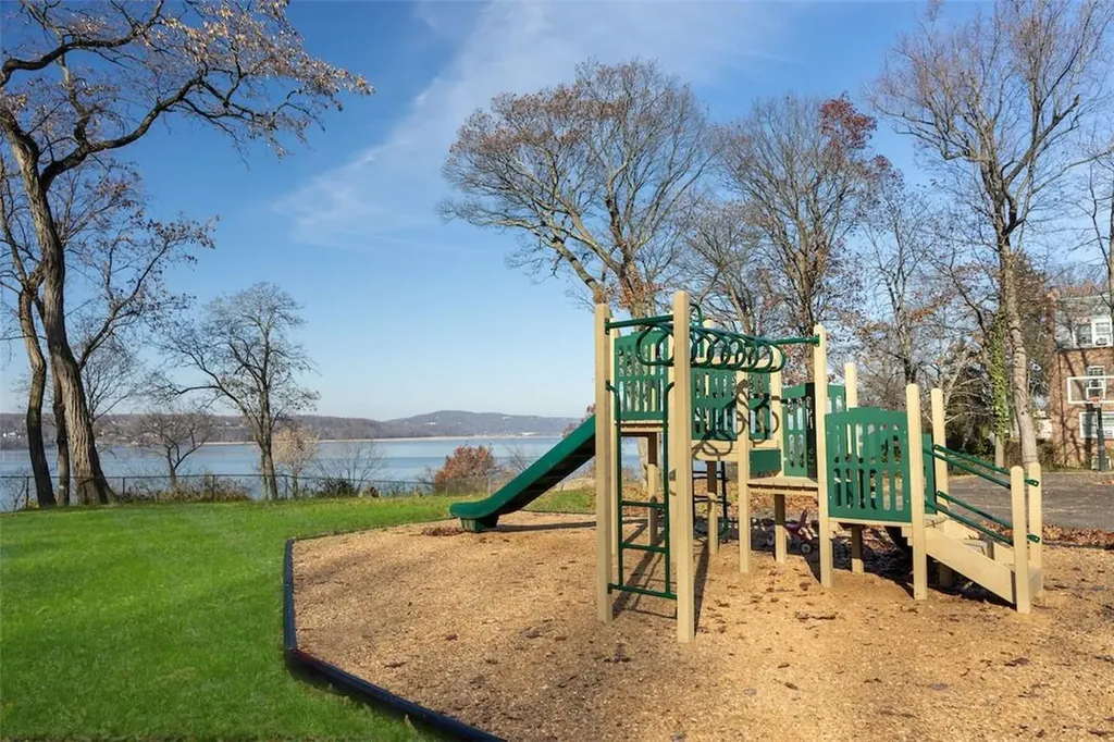 751 N Broadway Hastings-on-hudson NY 10706
