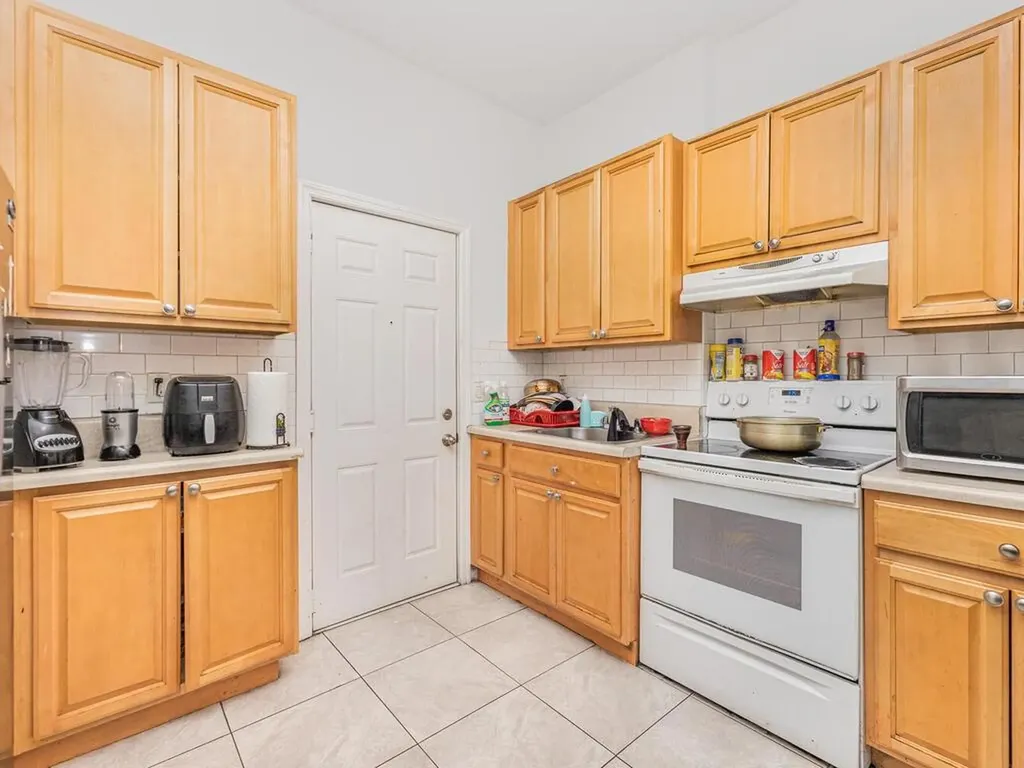 2 Carlisle Place Yonkers NY 10701