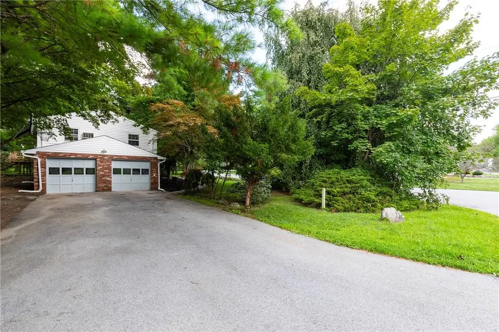 26 Miron Drive Poughkeepsie NY 12603