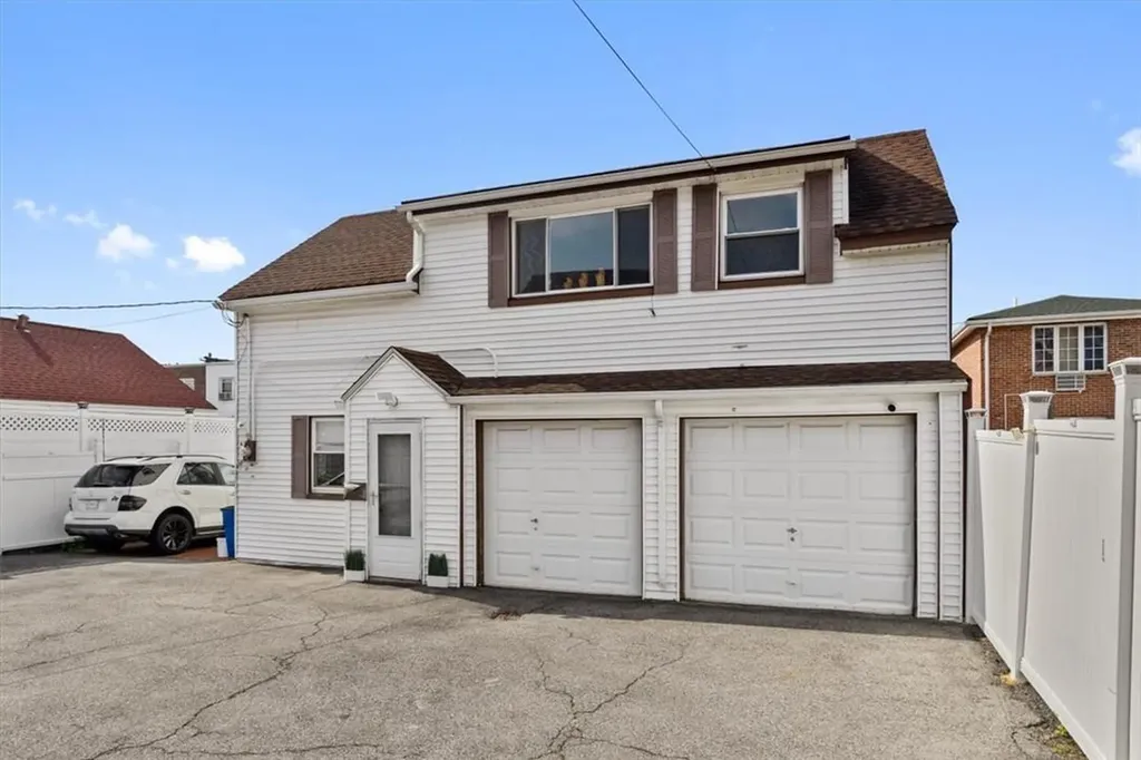 321 Calhoun Avenue Bronx NY 10465