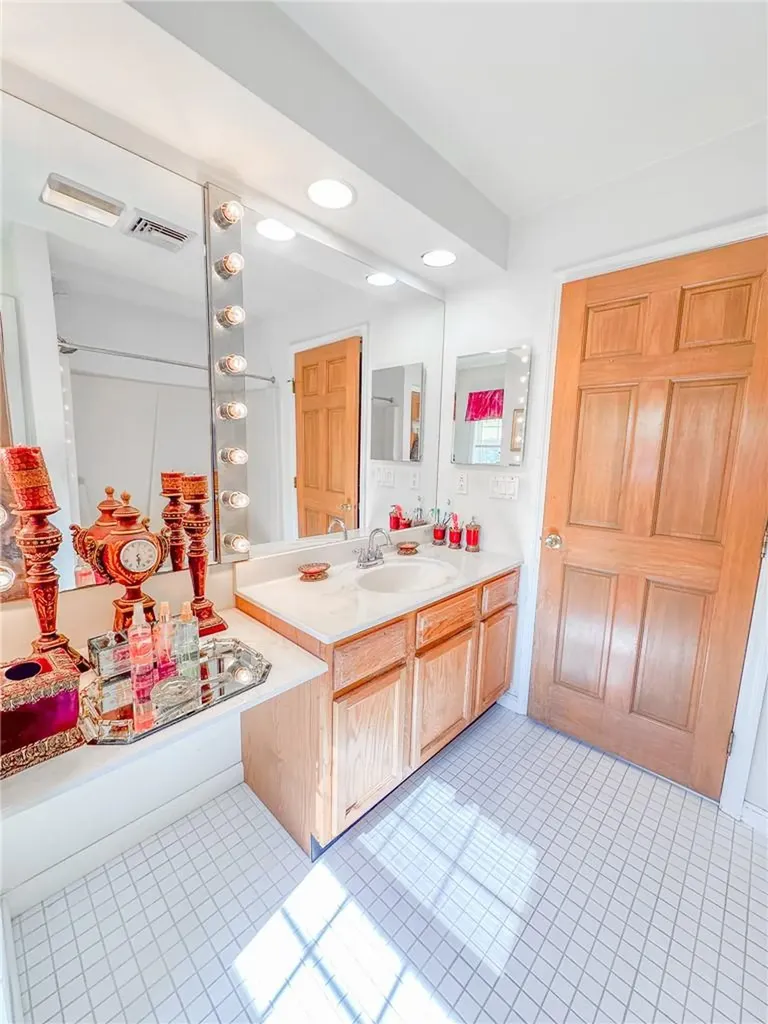 126 Canterbury Saugerties NY 12477