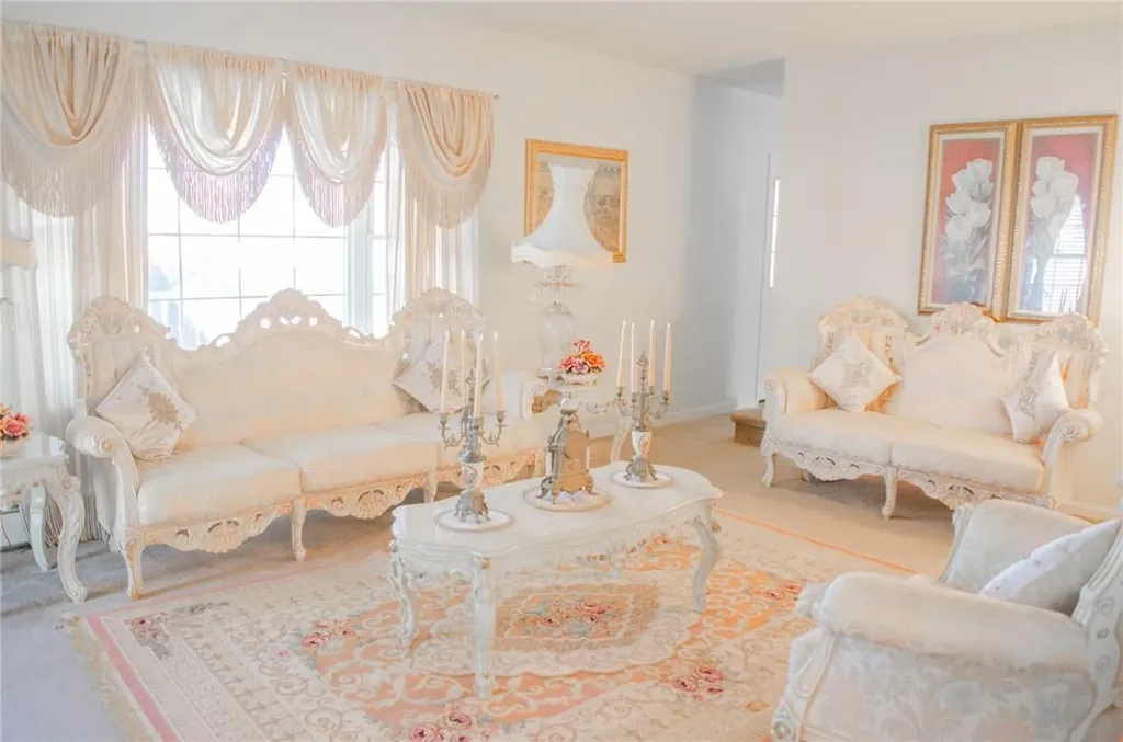 126 Canterbury Saugerties NY 12477