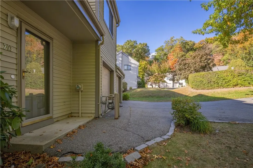 203 Hunters Run Dobbs Ferry NY 10522