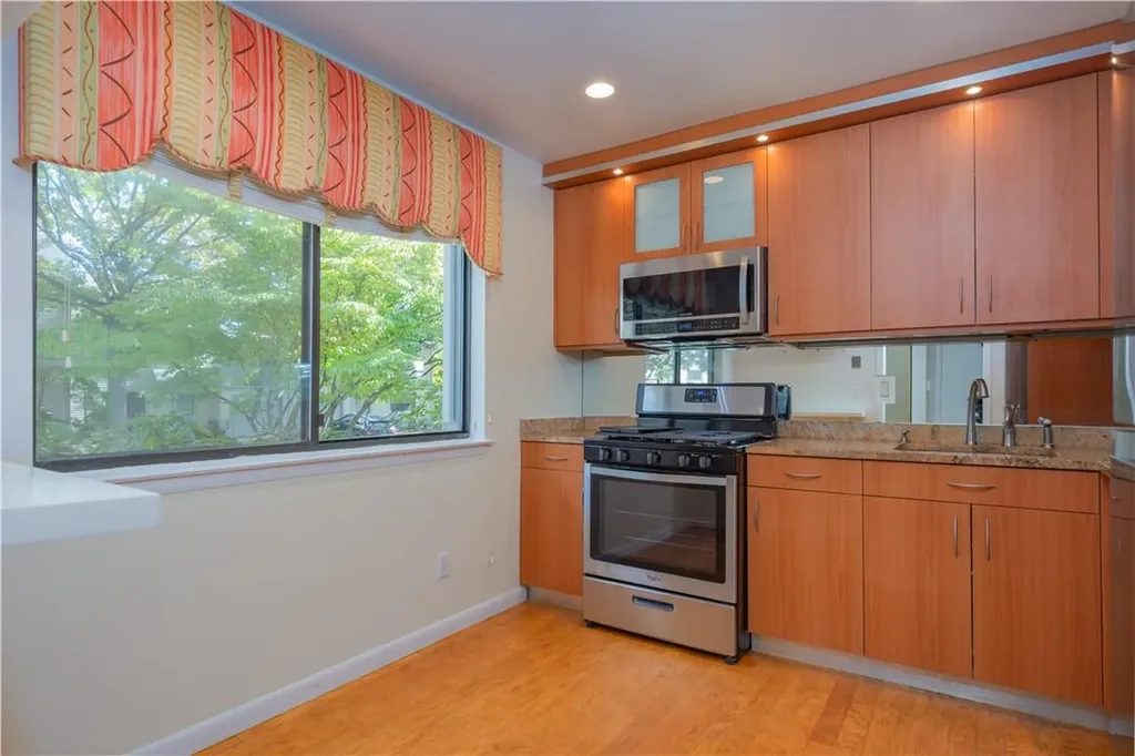 203 Hunters Run Dobbs Ferry NY 10522