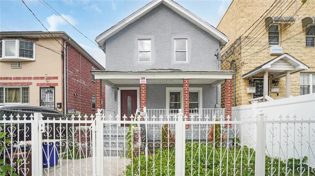 829 E 229th Street Bronx NY 10466