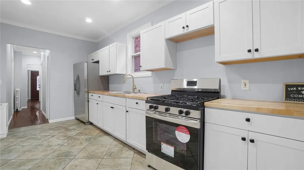 829 E 229th Street Bronx NY 10466