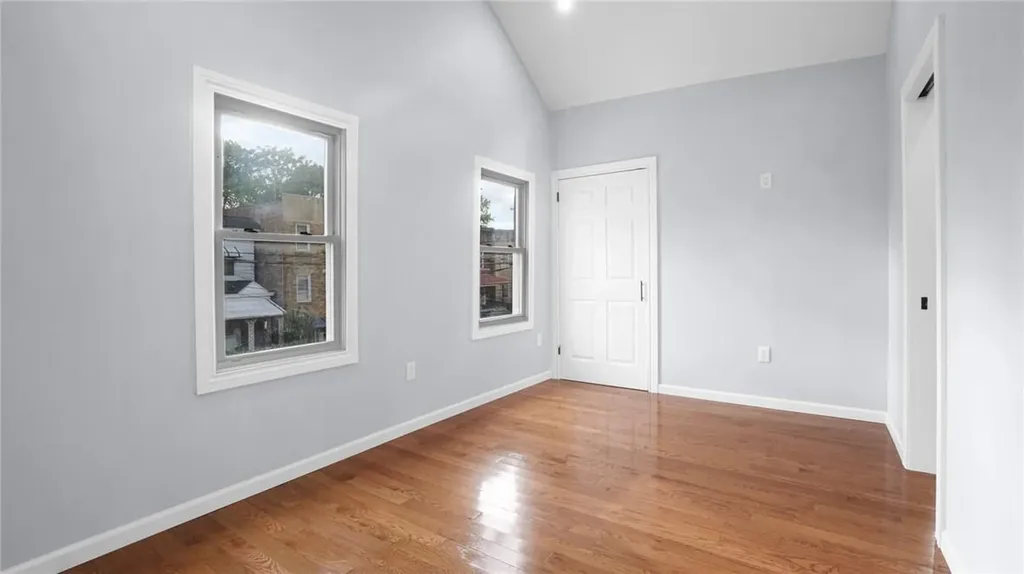 829 E 229th Street Bronx NY 10466