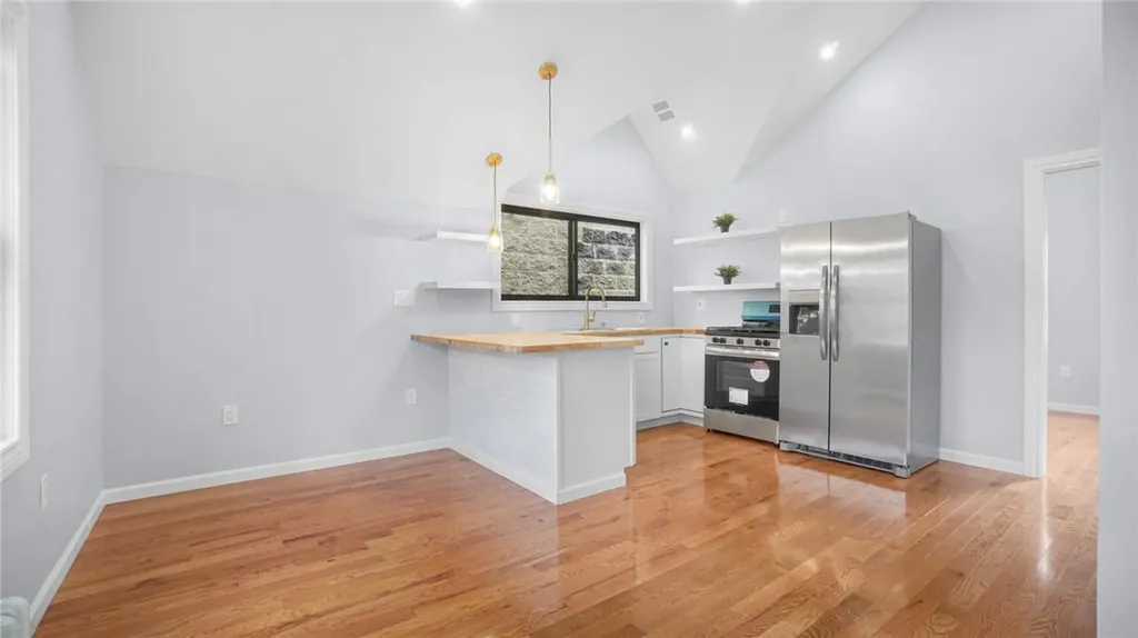 829 E 229th Street Bronx NY 10466