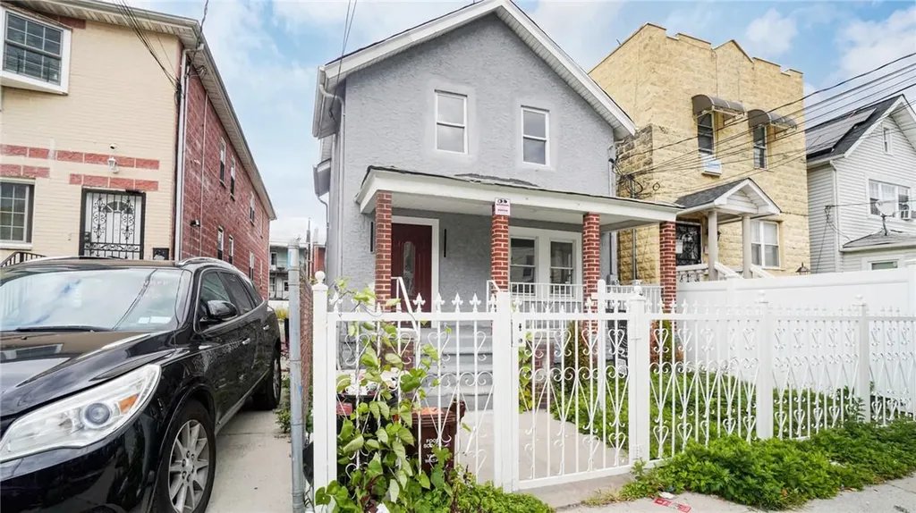 829 E 229th Street Bronx NY 10466