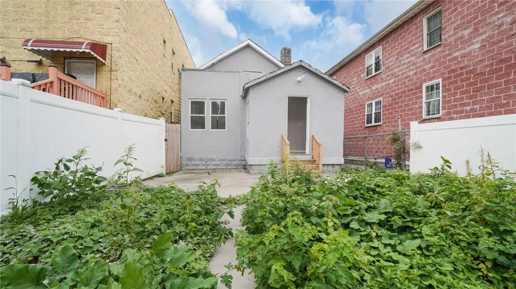 829 E 229th Street Bronx NY 10466