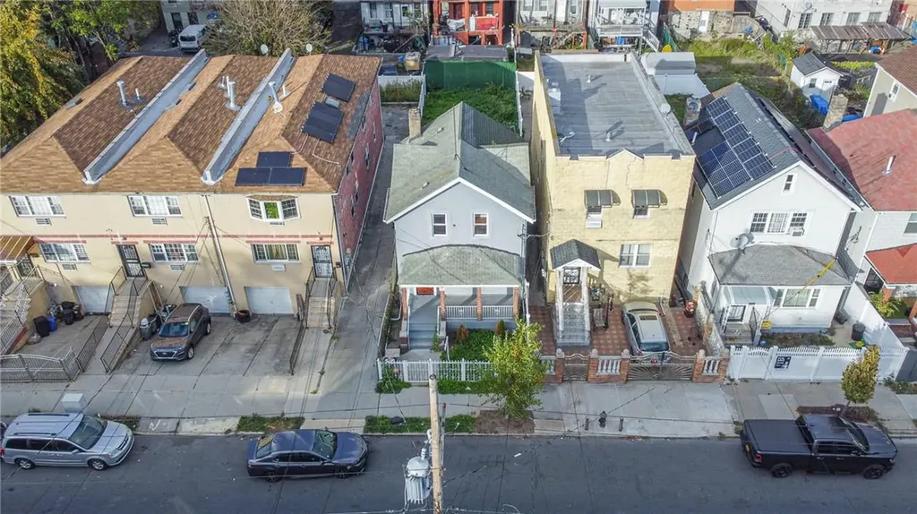 829 E 229th Street Bronx NY 10466