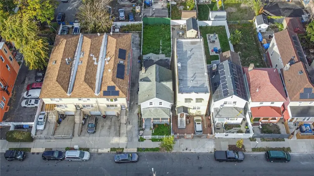 829 E 229th Street Bronx NY 10466