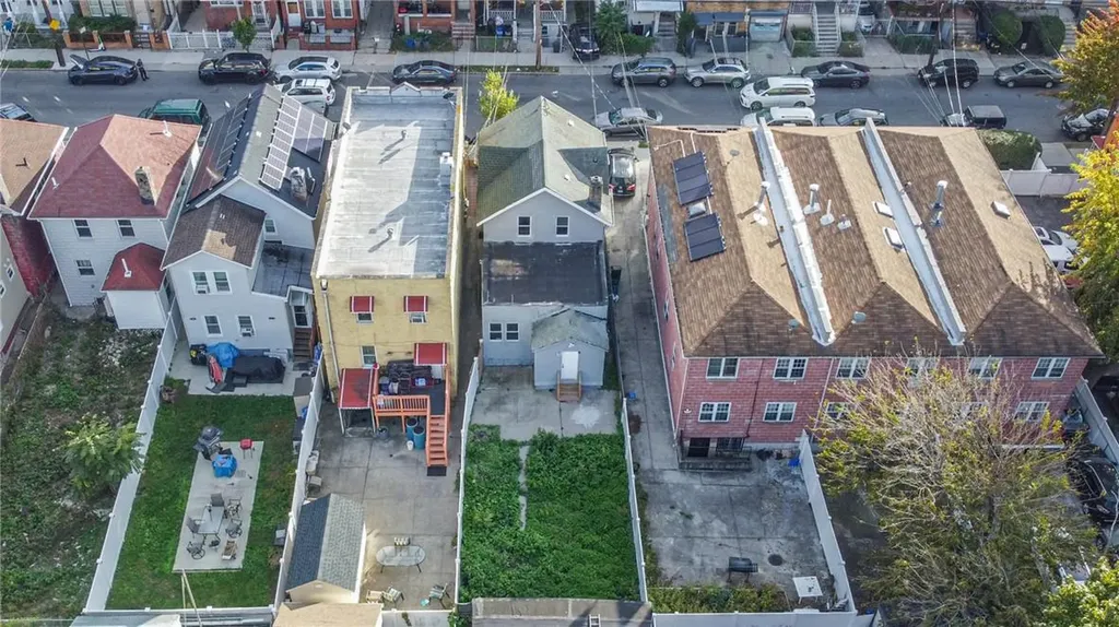 829 E 229th Street Bronx NY 10466