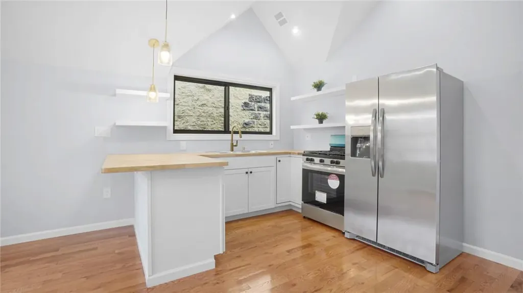 829 E 229th Street Bronx NY 10466