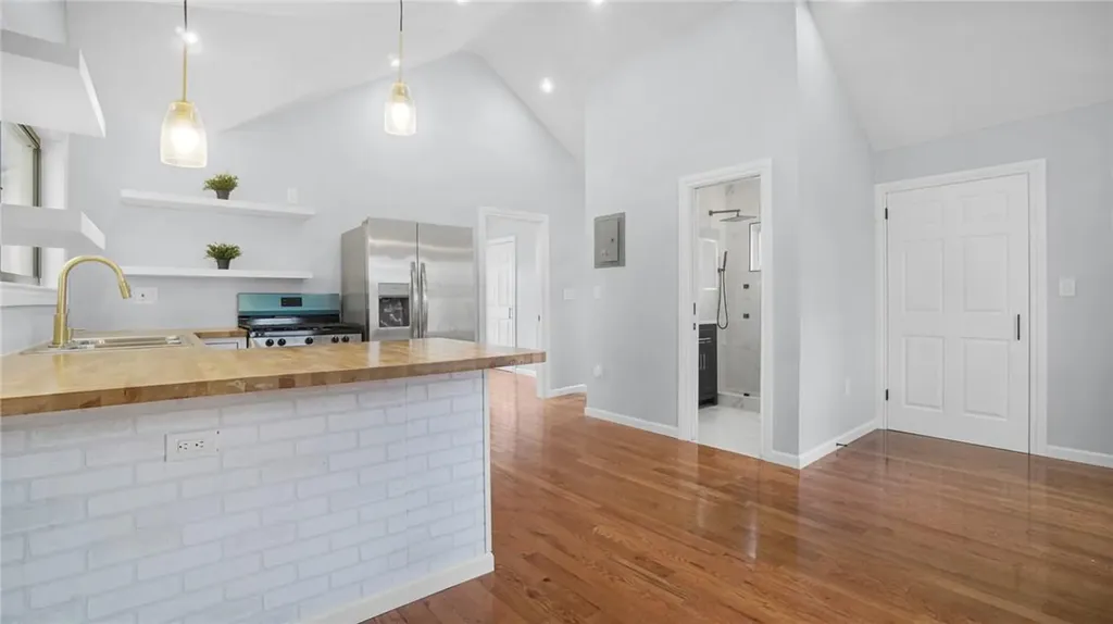 829 E 229th Street Bronx NY 10466
