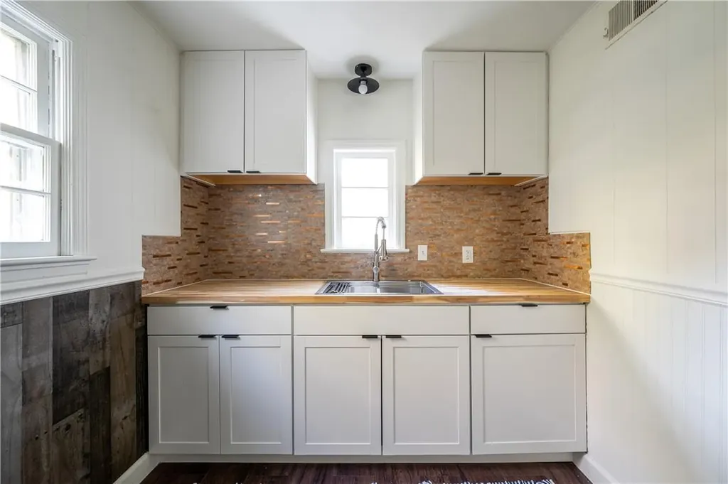 6 Schoolhouse Lane Poughkeepsie NY 12603