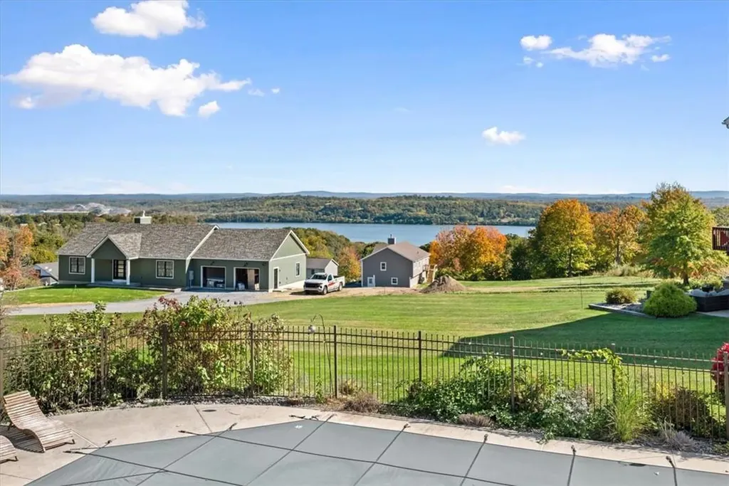 5 Summit Drive Marlboro NY 12542