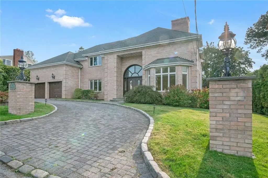 14 Potters Lane New Rochelle NY 10805