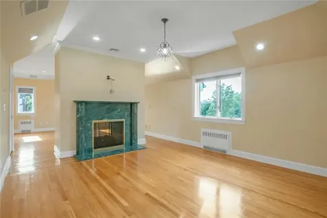 14 Potters Lane New Rochelle NY 10805