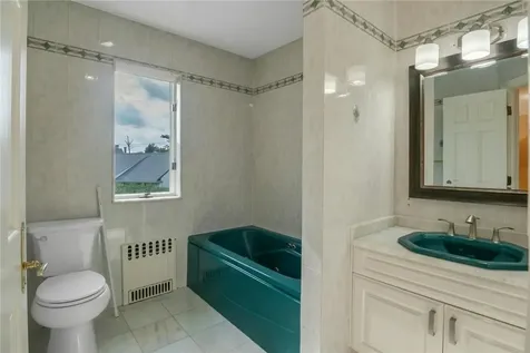 14 Potters Lane New Rochelle NY 10805