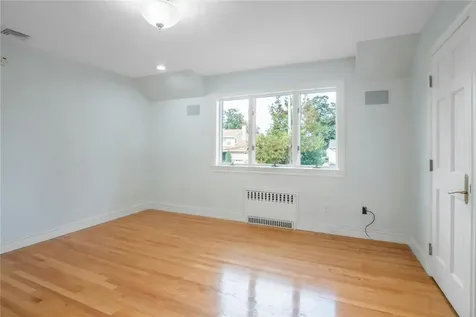 14 Potters Lane New Rochelle NY 10805