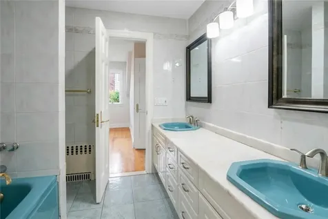 14 Potters Lane New Rochelle NY 10805
