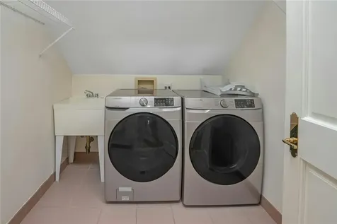 14 Potters Lane New Rochelle NY 10805