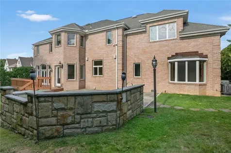14 Potters Lane New Rochelle NY 10805