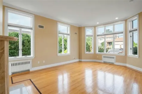 14 Potters Lane New Rochelle NY 10805